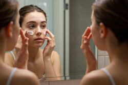 India Defers 'Cosmetic Changes' Over Mercury Threat, Even As Anti-Ageing Craze Grows