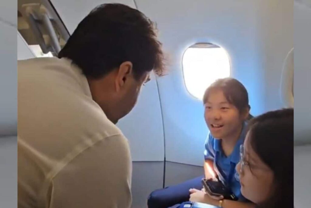 'When Heart Is...': Jyotiraditya Scindia Meets Scindia Kanya Vidyalaya's Students In Flight