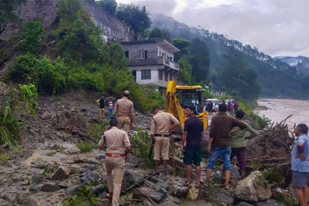 Cloudbursts In Rudraprayag, Chamoli Districts Of Uttarakhand, Many Families Trapped