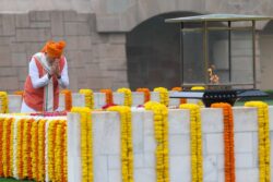 PM Modi Pays Homage To Mahatma Gandhi At Rajghat On Independence Day