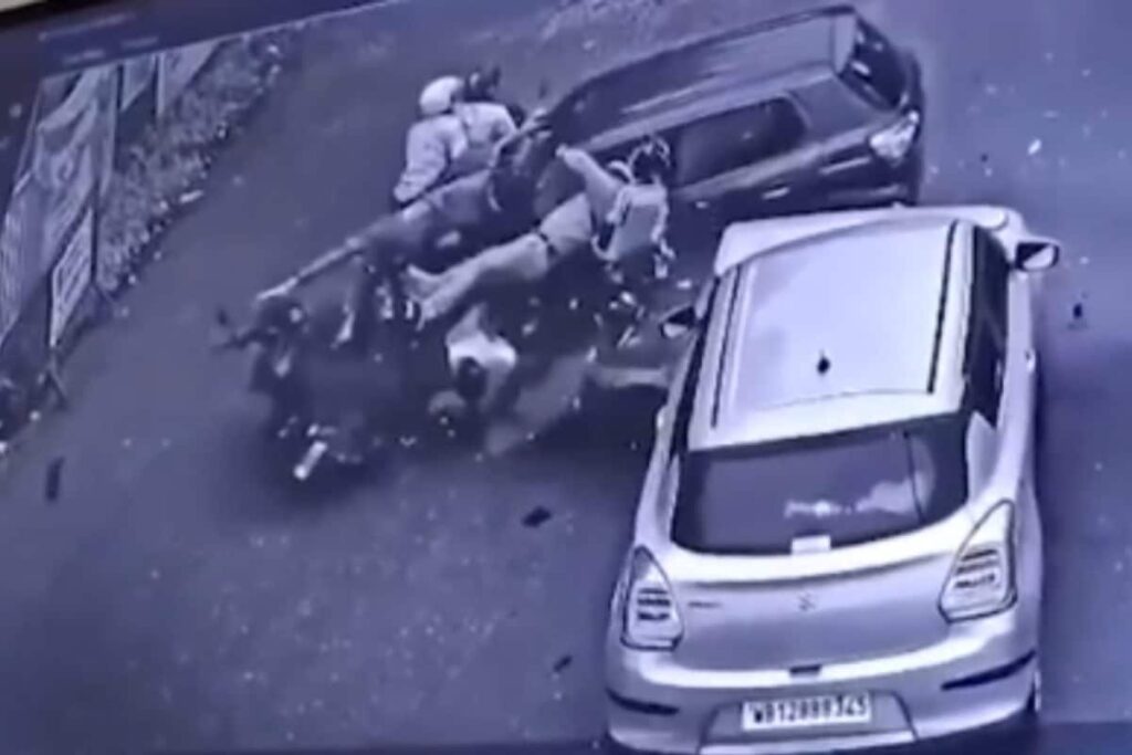 Kolkata Delivery Man Burnt To Death After Bike Hit By Car, Family Alleges Police Inaction