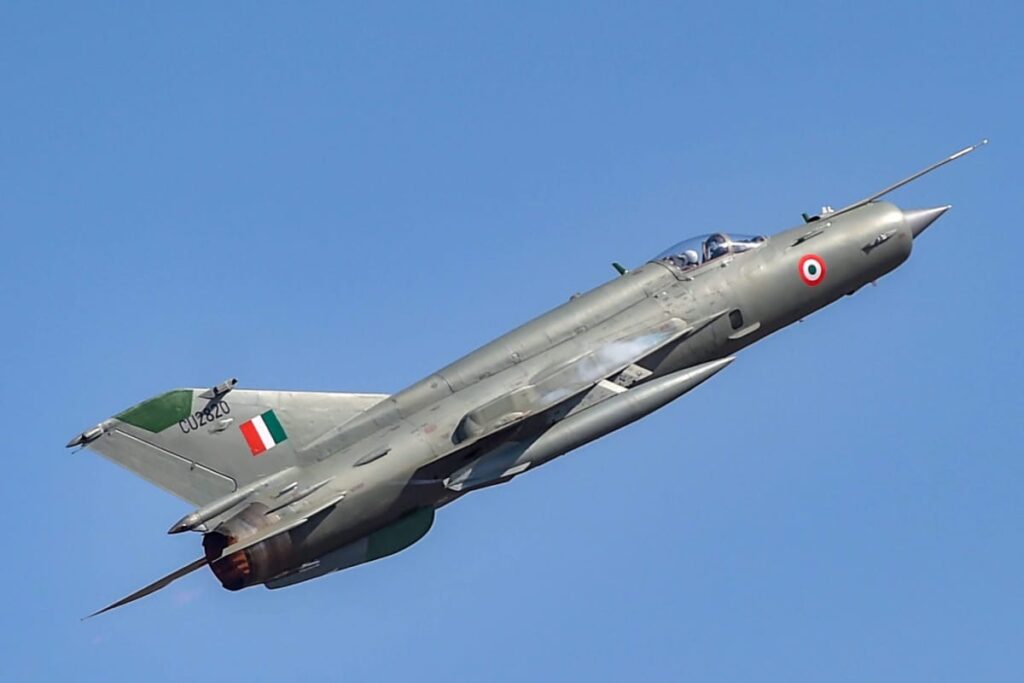 4 Pak Jets Downed, An Indian MiG-21 Hit. Here's How Wing Commander Swardekar Saved The Day