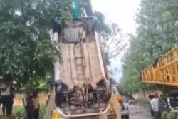 Close Shave For UP Family After Their Car Falls Into 11-Foot Pit Dug By Civic Contractor