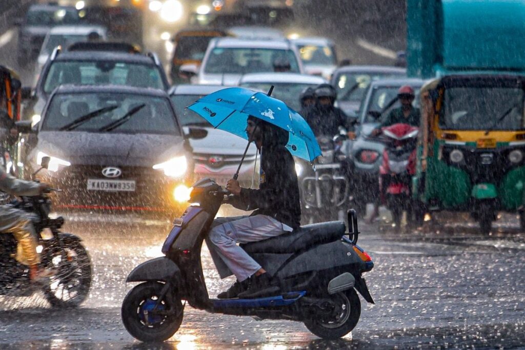 Overnight Rains Batter Bengaluru: Waterlogging, Traffic Chaos Hit City; Yellow Alert Issued