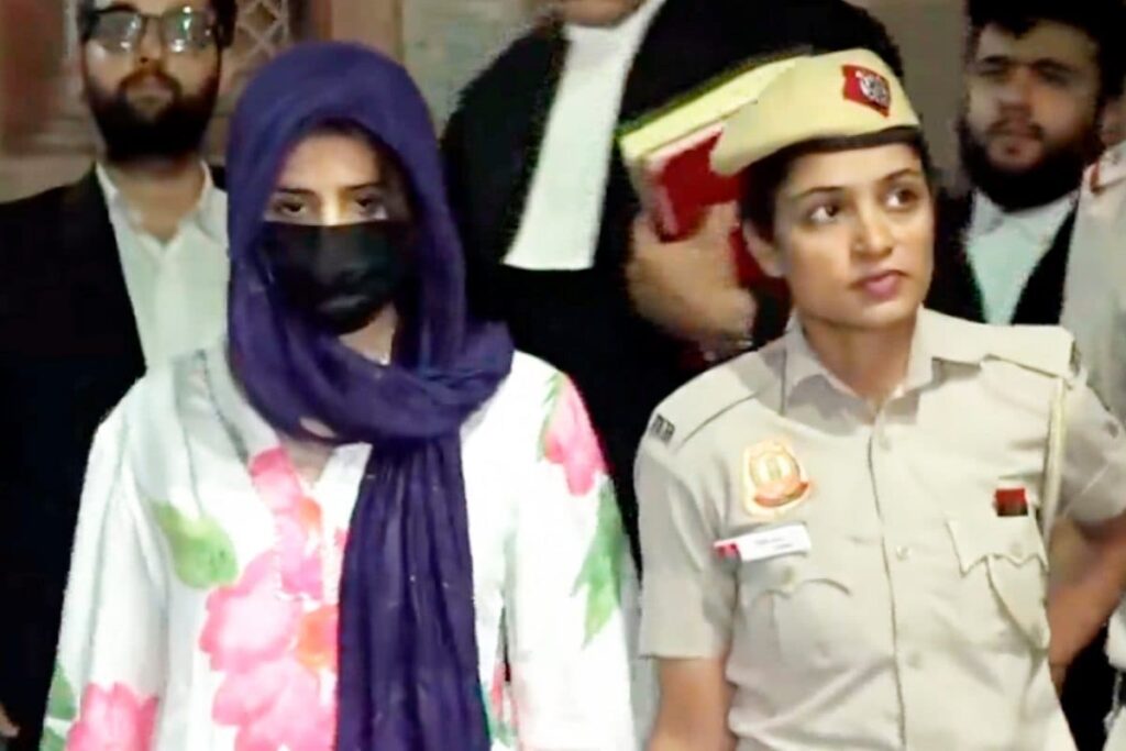 Delhi BMW Crash Victim's Lawyer Says Accused Filed False Injury Report, Admitted Herself To ICU