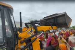 JCB Driver Attempts To Run Over Women Protesting Over Civic Woes In Rajasthan's Jodhpur | Video