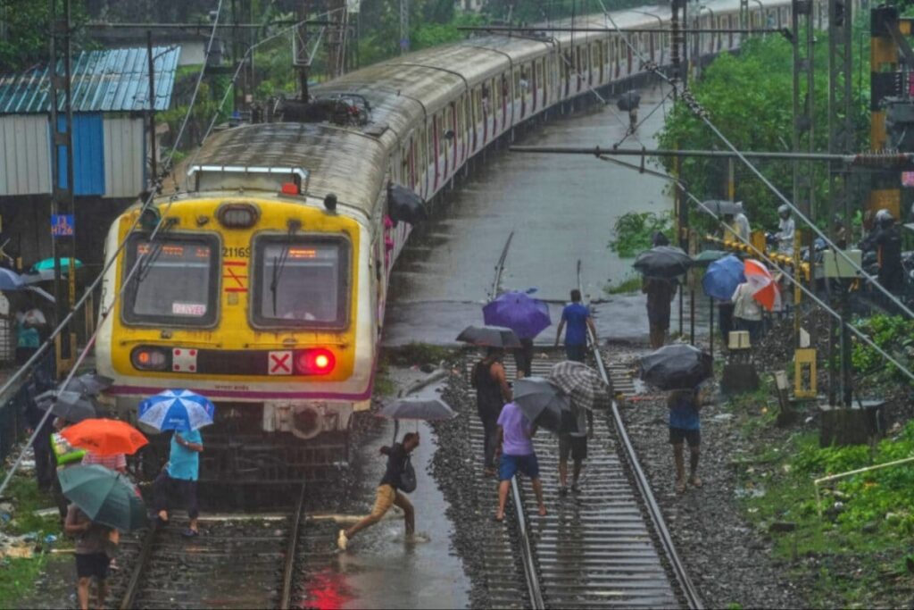 Mumbai Receives Heavy Rain As IMD Issues Orange Alert, Showers Likely In Maharashtra Over Weekend