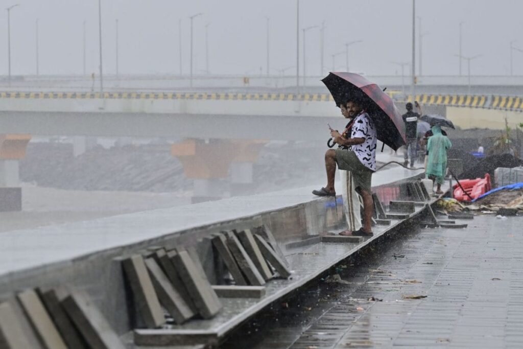 Mumbai rains today: IMD Issues Red Alert, Showers Likely Across Maharashtra | Check Weather Updates