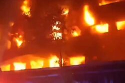 Massive Fire Breaks Out At Dyeing Factory In Maharashtra's Bhiwandi | Video