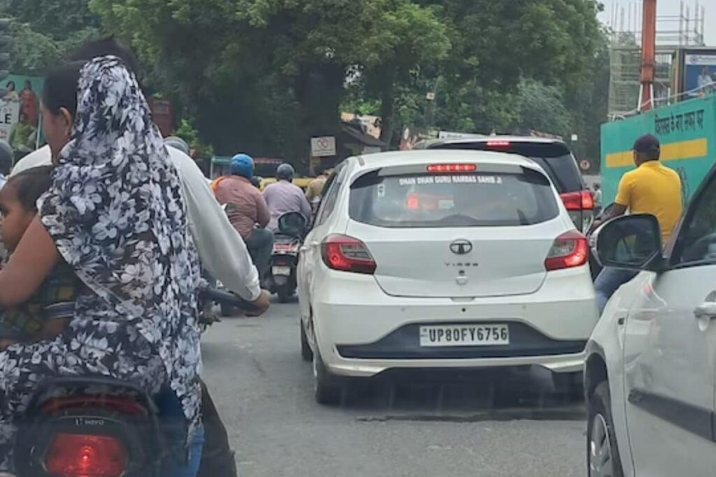 Metro Work Triggers Traffic Gridlock On Agra's MG Road: Commuters, Taj Mahal Tourists Suffer