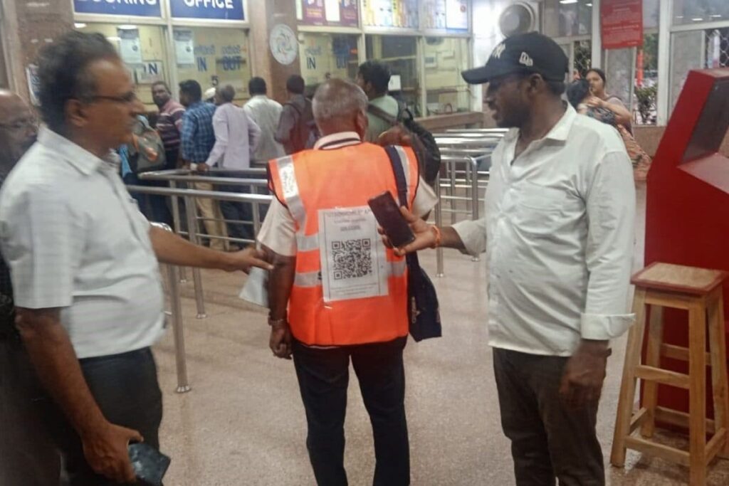 Southern Railway Staff Don Jackets With QR Codes To Promote UTS App Ticketing During Festive Rush