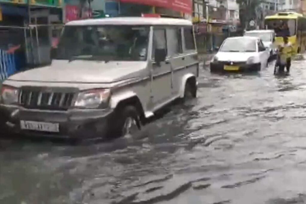 Flooded Streets, Power Cut & Stalled Traffic: Kolkata Paralysed As Heavy Rain Hits City | Videos
