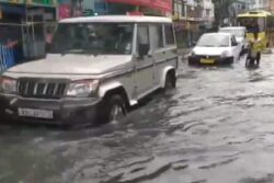 Flooded Streets, Power Cut & Stalled Traffic: Kolkata Paralysed As Heavy Rain Hits City | Videos