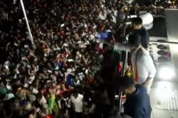 TVK Chief Vijay Throws Water Bottles At Crowd Feeling Suffocated Before Karur Stampede | Video