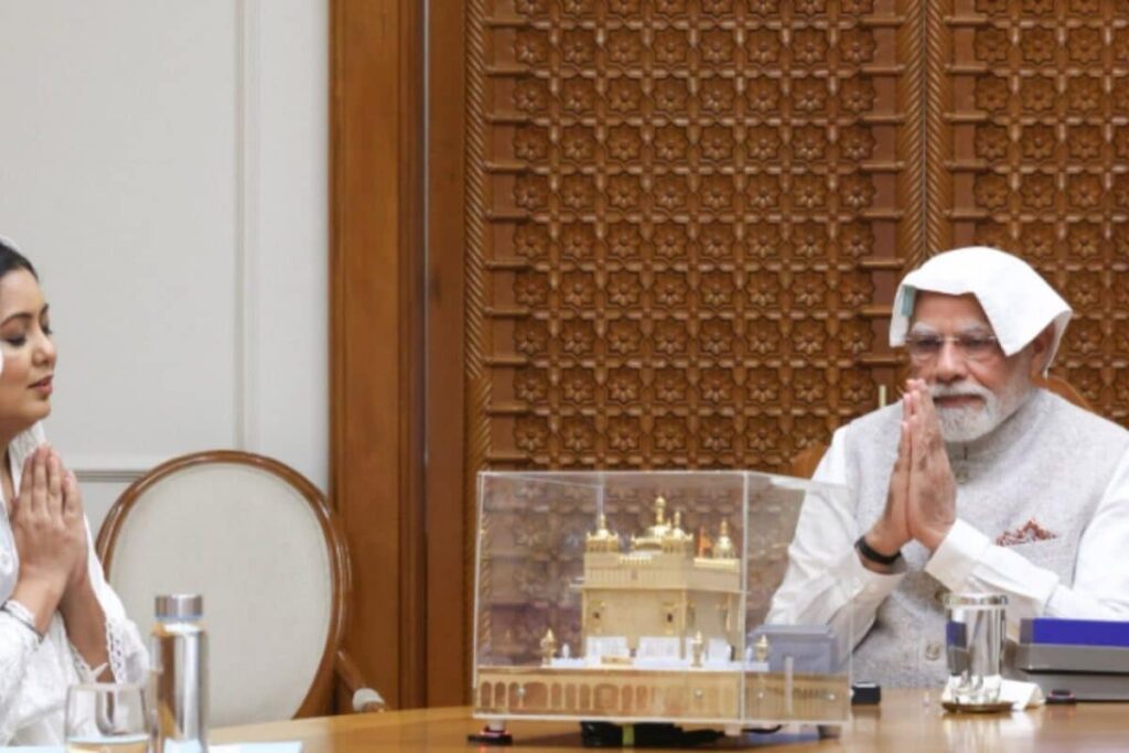 Singer Harshdeep Kaur's Soulful Mool Mantra Rendition As She Meets PM Modi | Watch