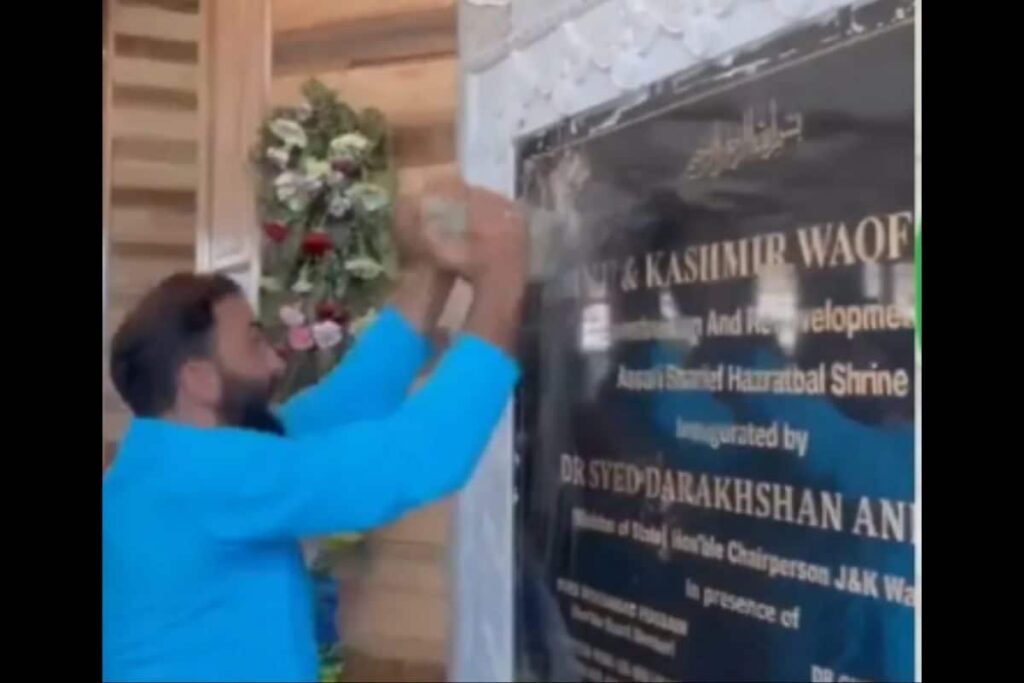 Mob Vandalises Plaque With Ashoka Emblem At Hazratbal Shrine, Sparks War Of Words In Valley