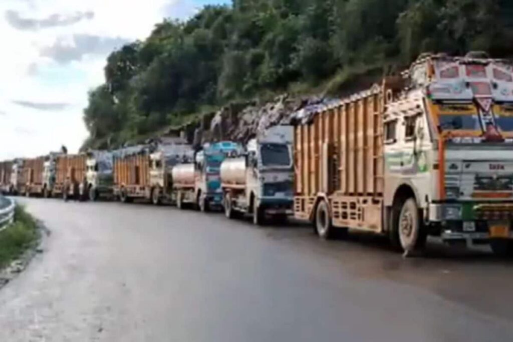 J-K Highway Remains Closed For 4th Day Due To Landslides; Mughal Road Reopens