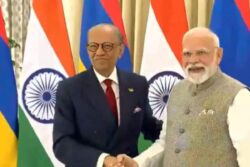PM Modi Meets Mauritius Counterpart In Varanasi, Hold Bilateral Talks | Top Updates