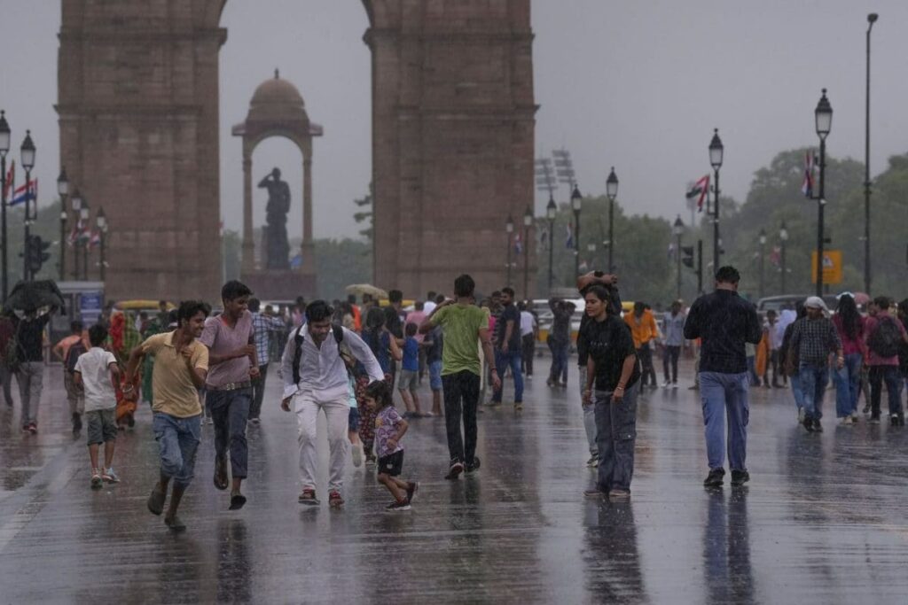 Weather Report Today LIVE: Heavy Rain Expected In Delhi-NCR, Red Alert In Uttarakhand, Himachal