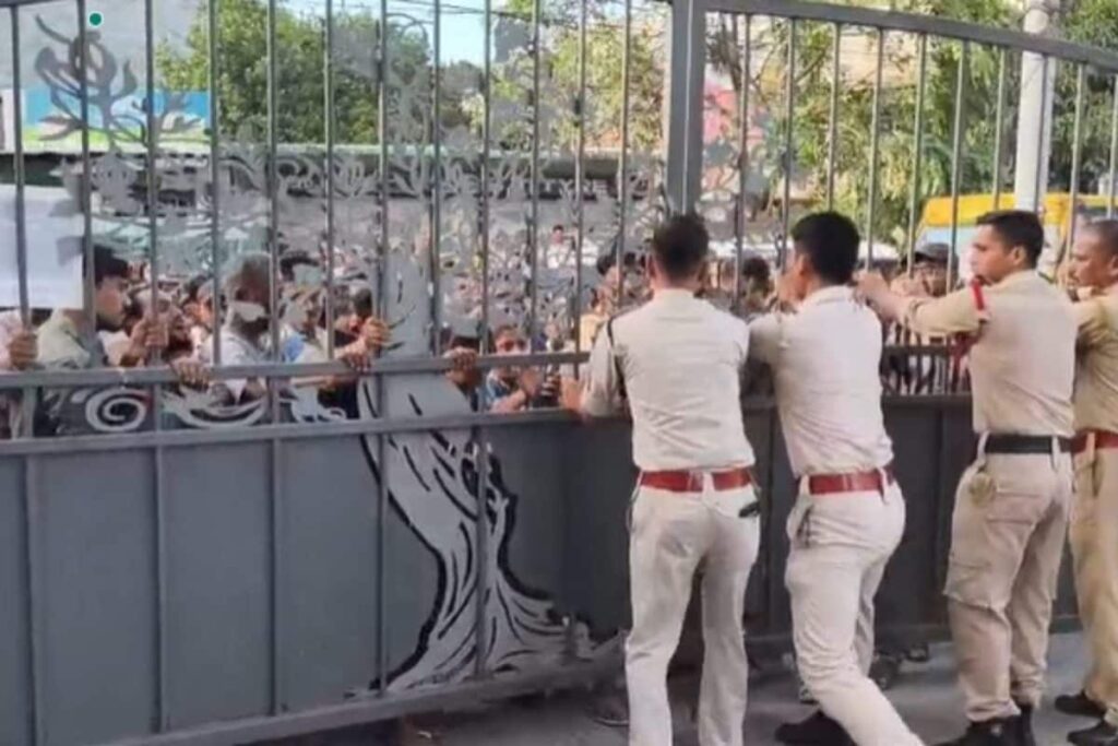 Zubeen Garg’s Death: Hundreds Of Fans Gather Outside Manager’s Guwahati Home, Demand Arrest