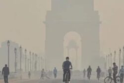 Delhiites Enjoy Chilly Weather But Choke On ‘Poor’ AQI – What Lies Ahead?