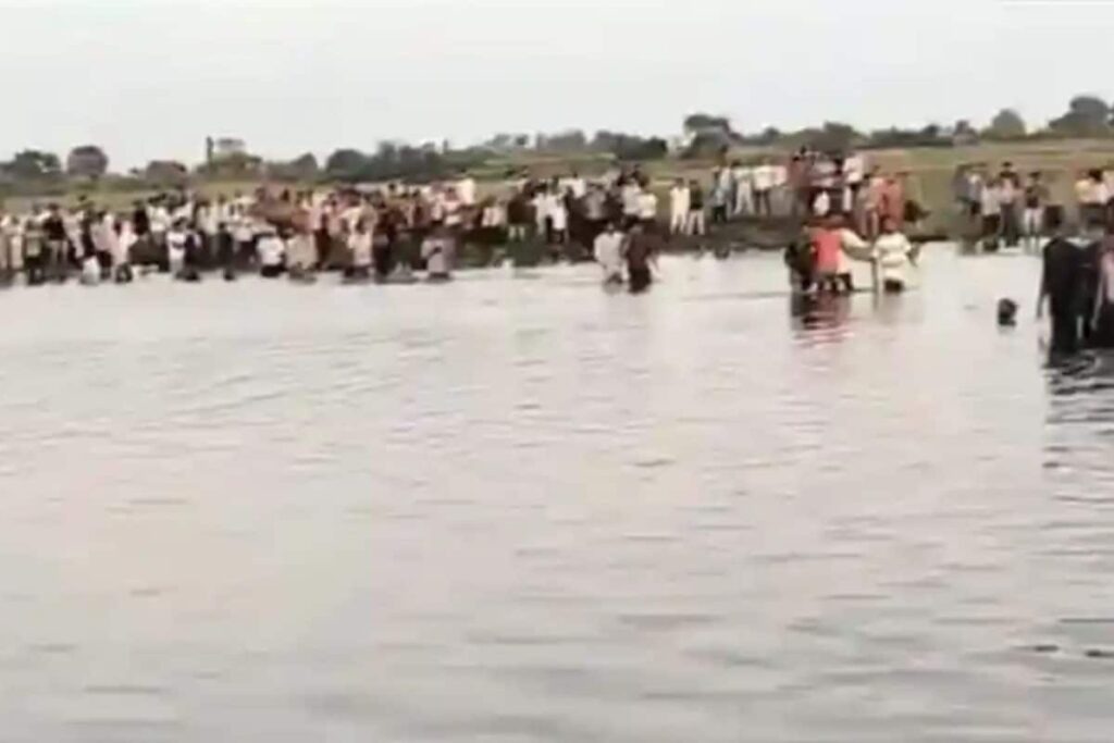 Nine Devotees Die As Tractor-Trolley Carrying Durga Idols Plunges Into Lake In Madhya Pradesh