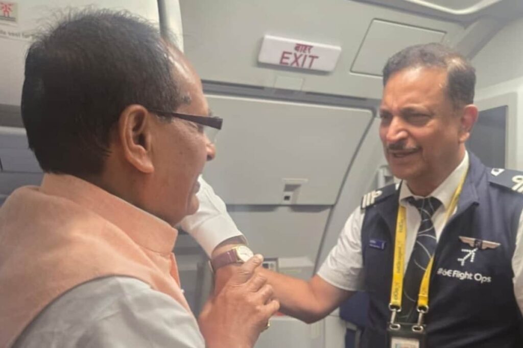 This BJP MP Co-Pilots Patna-Delhi Flight. Shivraj Chouhan Says ‘Dil Jeet Liya’