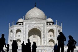 How Much Does Taj Mahal Earn In A Day? | Watch