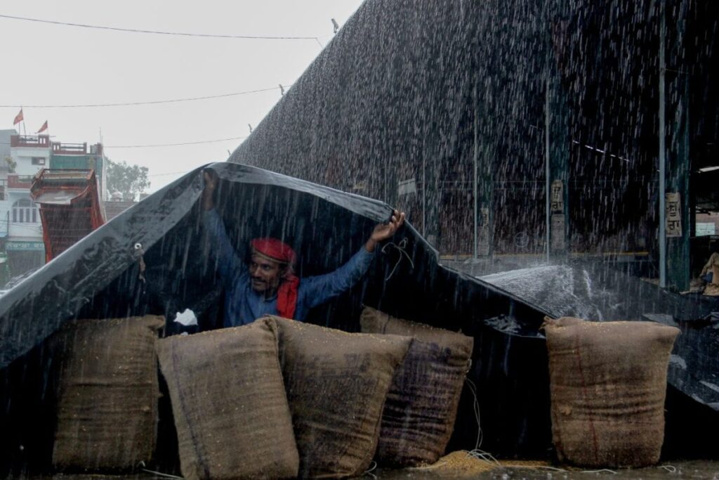 Heavy Rain Lashes Delhi-NCR Amid IMD's Orange Alert, Airlines Issue Travel Advisory