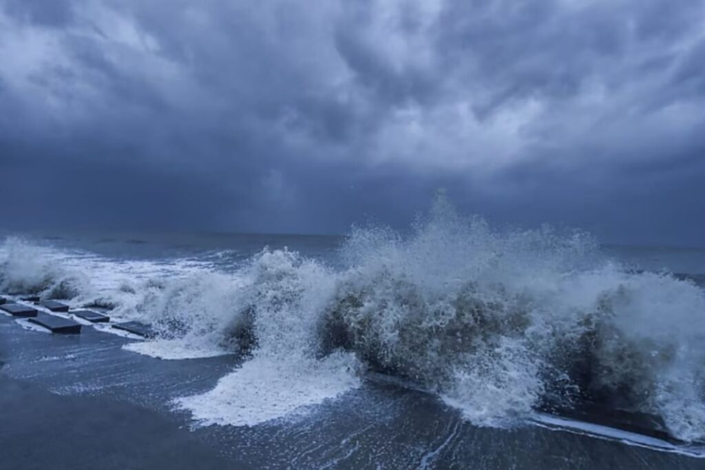 After Leaving Sri Lanka Sunk In Sorrow, Cyclone Ditwah Sets Stormy Sights On India