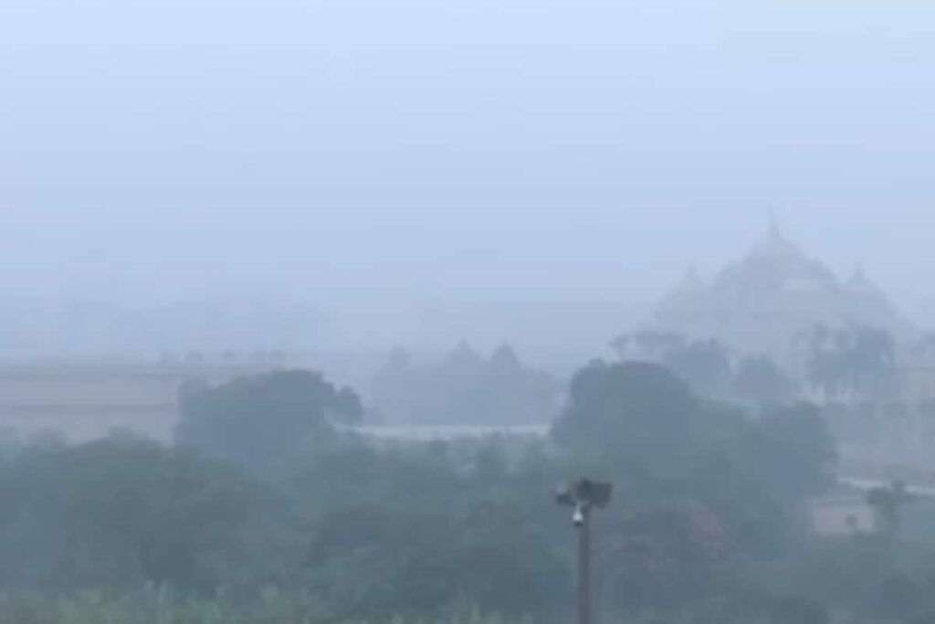 Delhi's Air Quality Shows Slight Improvement, But Remains In 'Very Poor' Category