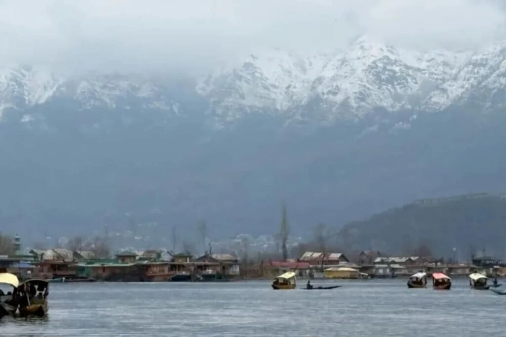 Kashmir Shivers As Cold Wave Intensifies, Fog Disrupts Visibility Across Several States
