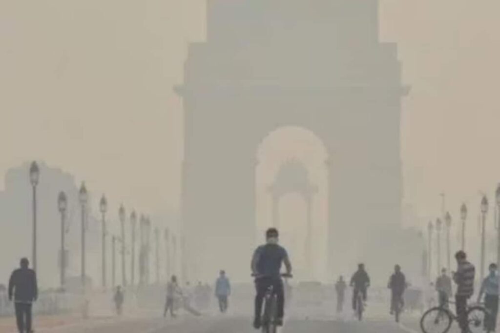 Delhi Air Quality Stays 'Very Poor' At 384, Key Areas Breach 400 Mark