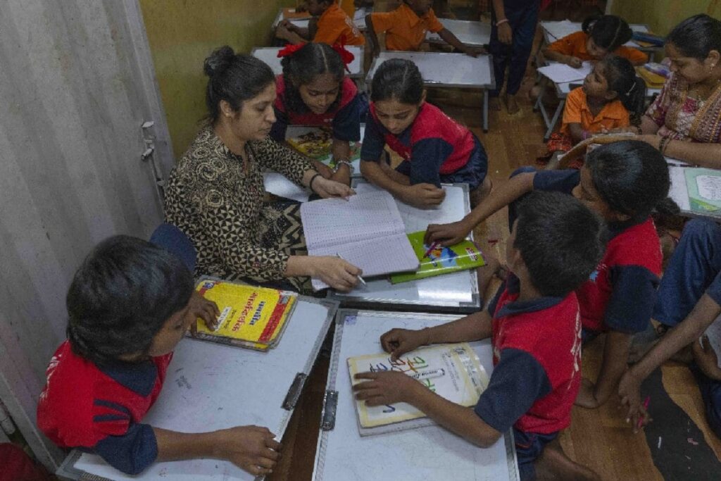 India Cut Poverty Sharply; Beti Bachao, Mid Day Meal Schemes Helped Children: UNICEF