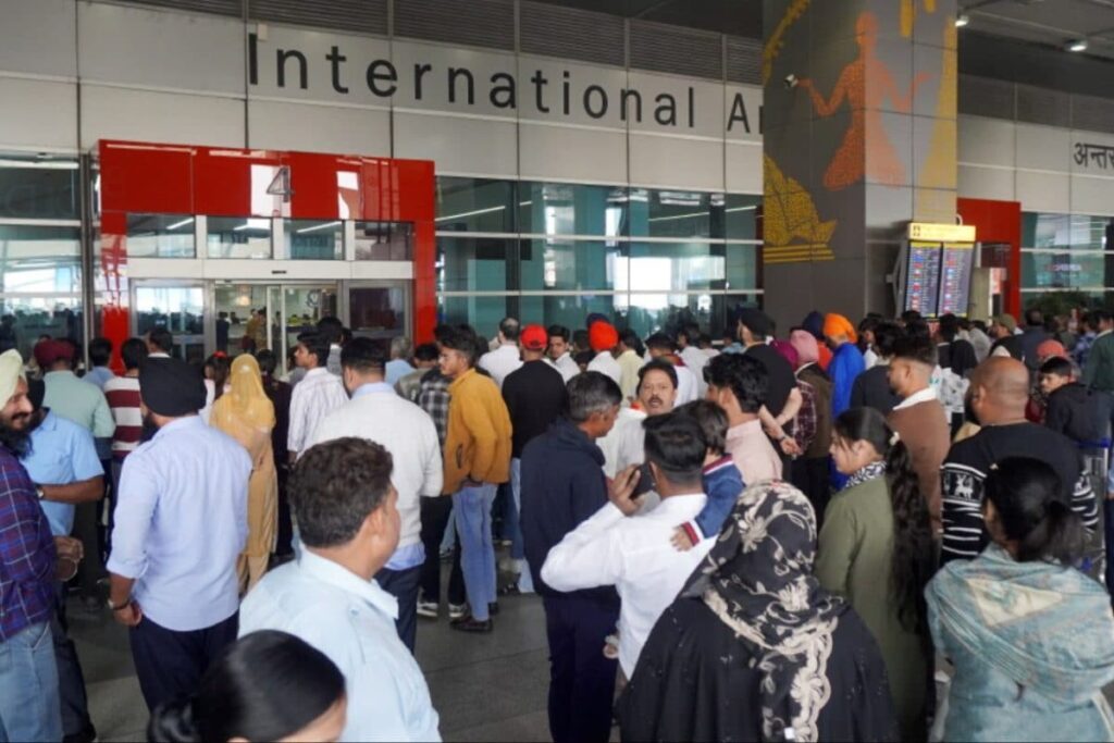 'Gradually Improving': Delhi Airport Says Flight Operations Returning To Normal After ATC Glitch