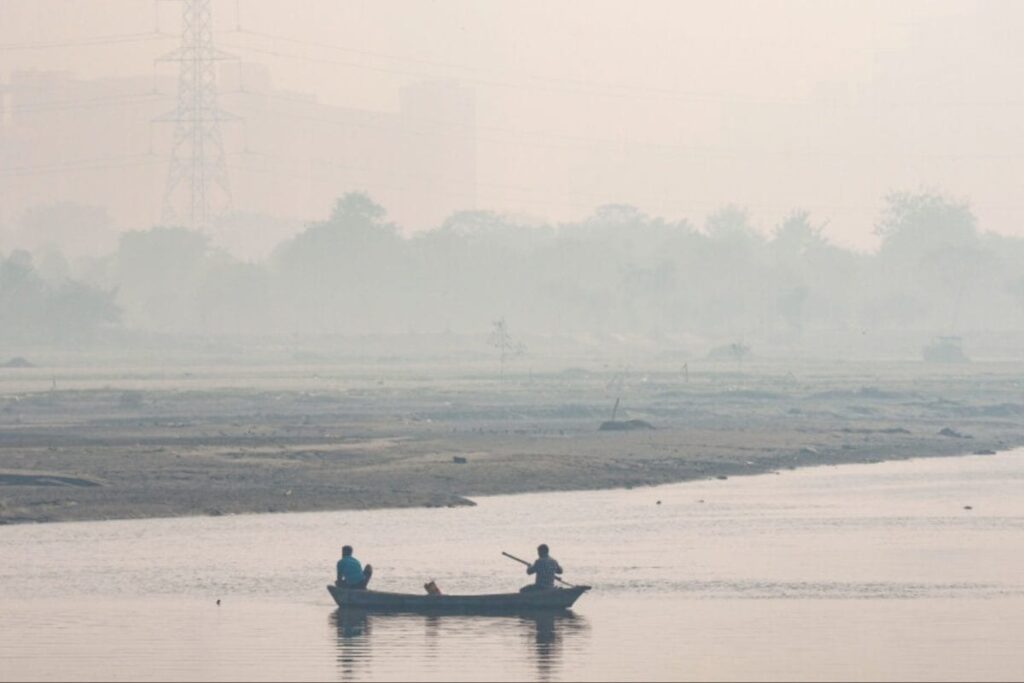 Delhi Continues To Choke Under Toxic Smog, AQI 'Severe' At 408 Near India Gate