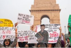 15 Arrested As Delhi Pollution Protesters Use Chilli Spray On Cops, Shout Controversial Slogans