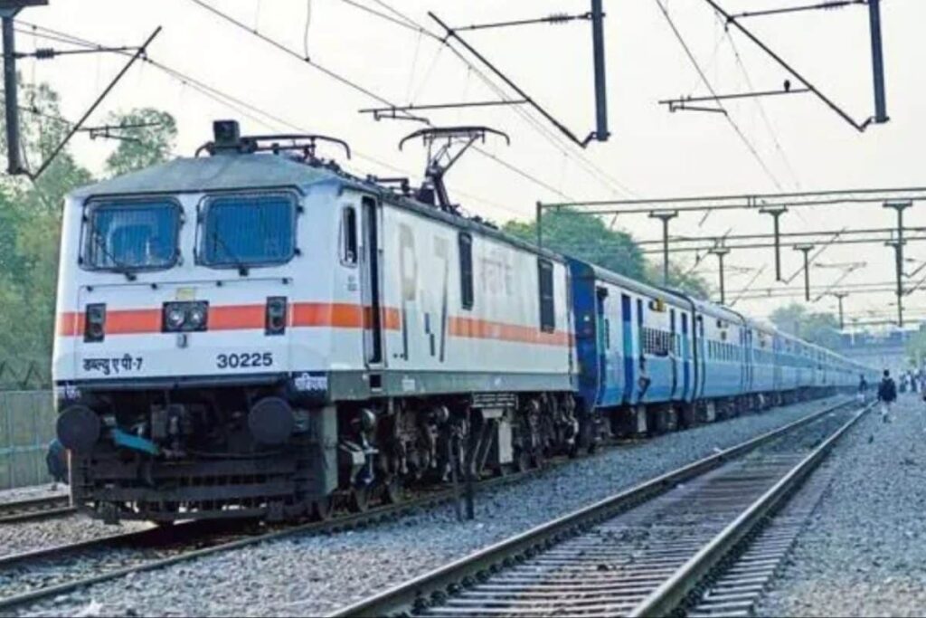 'No Provision For Serving Halal-Certified Food': Railways To NHRC On Discrimination Complaint