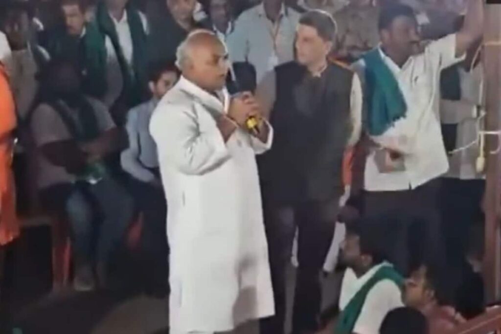 Sugarcane Farmers Hurl Slippers At Karnataka Minister’s Car As Protest Turns Tense