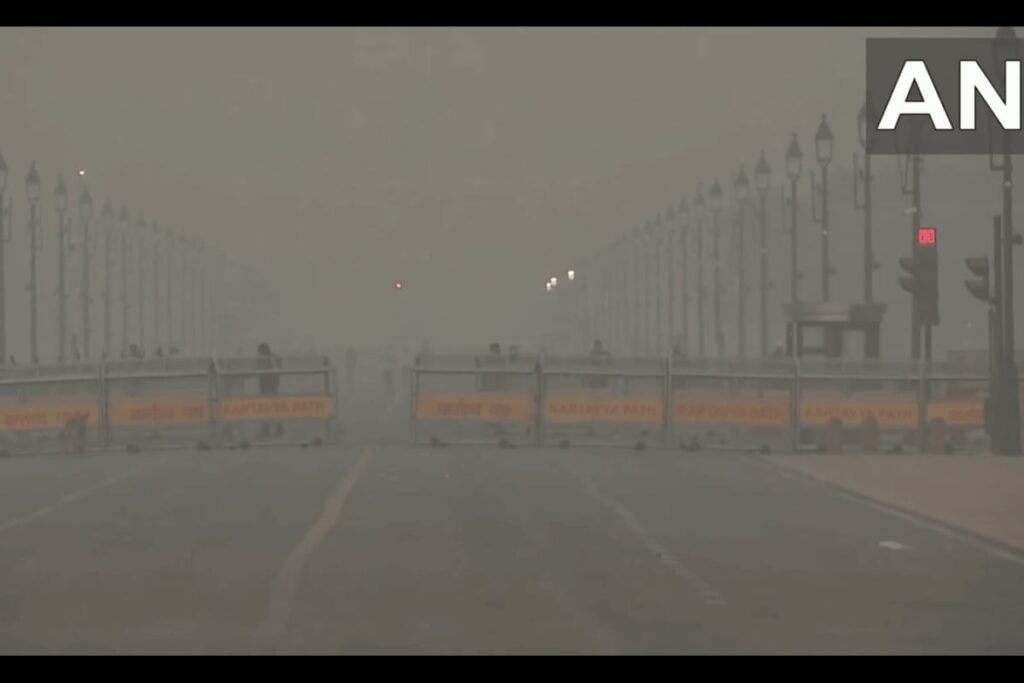 Delhi Sees Coldest November Night In 3 Years; AQI Breaches 400, Air Quality Remains ‘Very Poor’