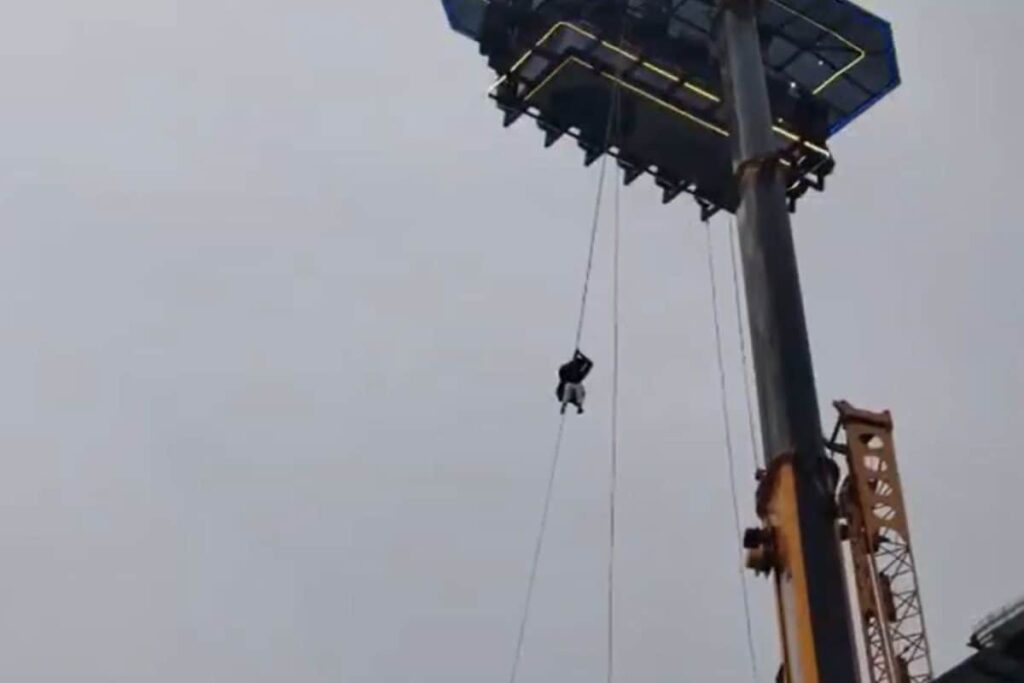 Tourists Stranded 120-Feet Above Ground At Kerala Sky-Dining Facility, Rescue Op Underway