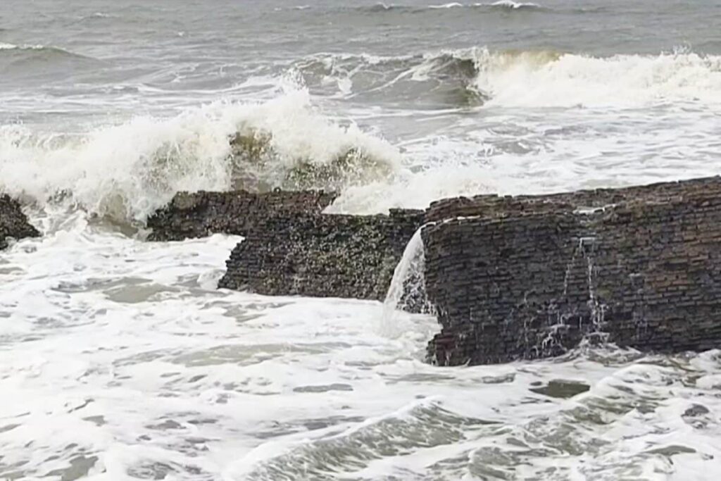 Cyclone Ditwah: 3 Killed As Heavy Rain Batters Tamil Nadu; IMD Forecasts Intense Showers Till Dec 1