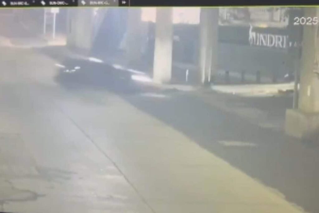 2 Cousins Killed After Car Spins Out Of Control, Crashes Into Metro Pillar In Pune | Video