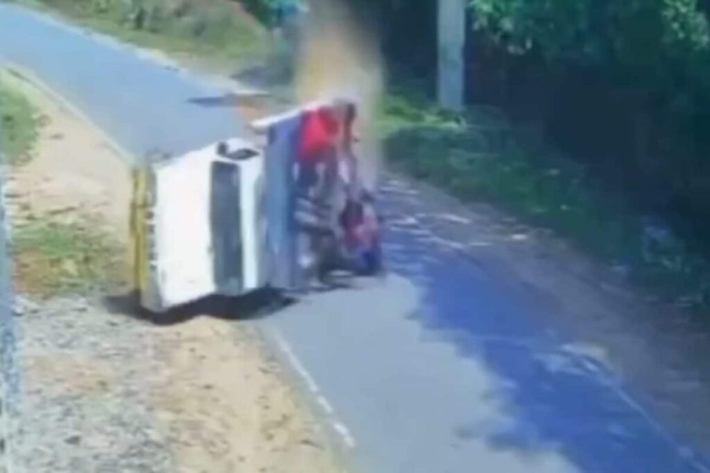 Pickup Truck Flips, Overturns On Passengers After Sudden Tyre Burst In Karnataka | Video