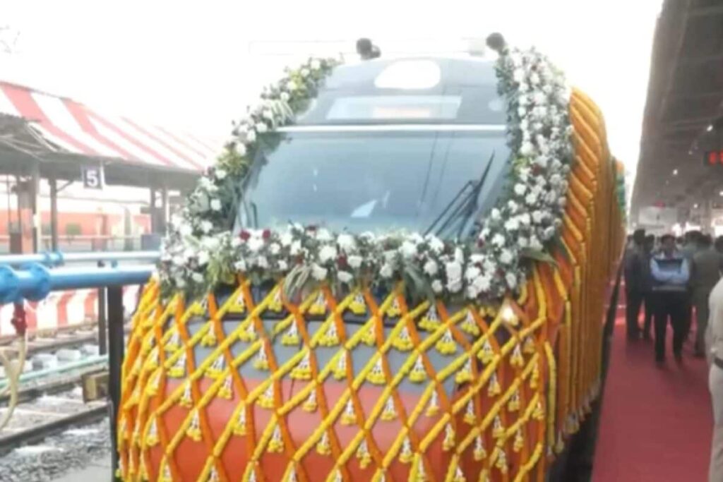 PM Modi Flags Off Four New Vande Bharat Express Trains From Varanasi | Updates