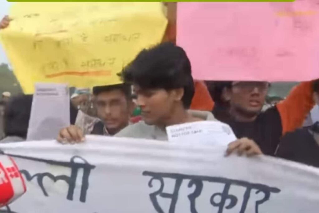 Delhi AQI Protesters Shout Slogans Supporting Eliminated Maoist Commander Madvi Hidma