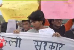 Delhi AQI Protesters Shout Slogans Supporting Eliminated Maoist Commander Madvi Hidma