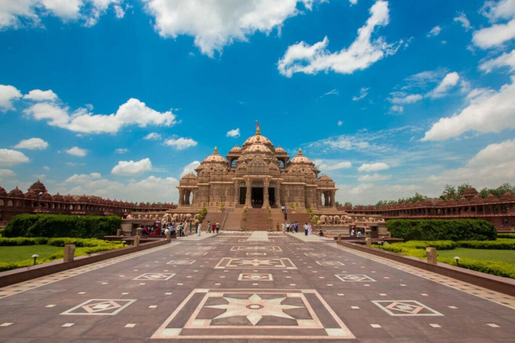 'I Was Robbed': Akshardham Visitor Loses Valuables Worth Rs 1.8 Lakh To Fake Priest