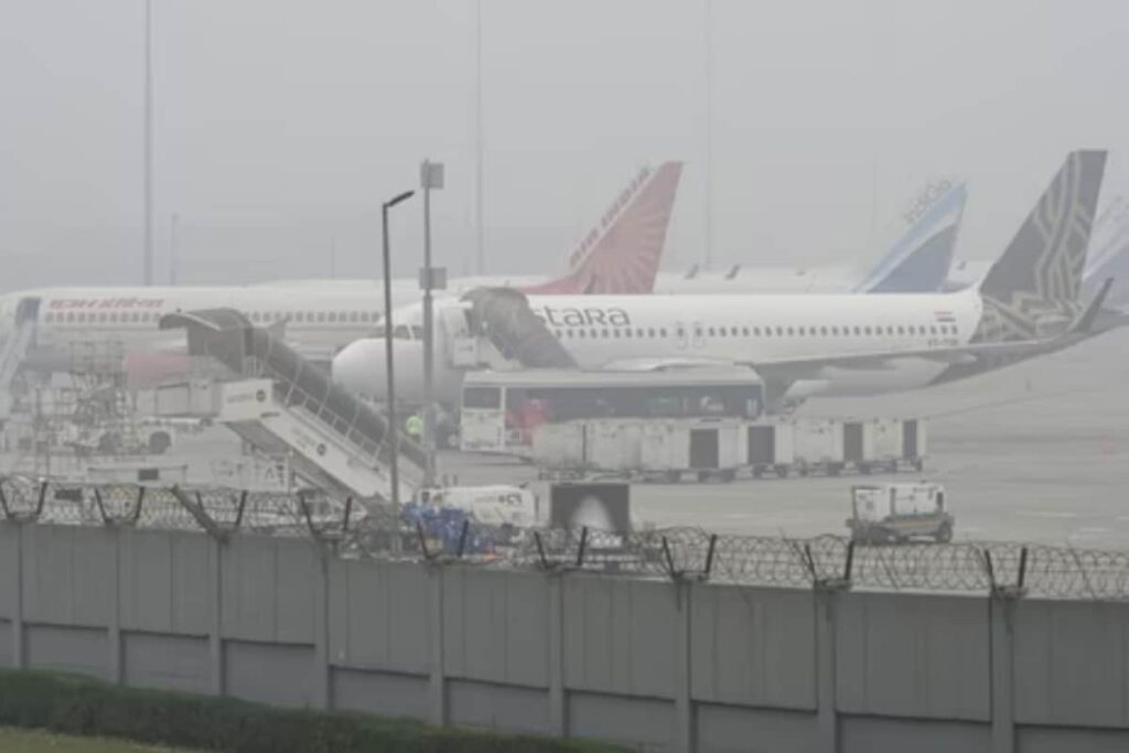 Delhi Shrouded In Thick Fog; IGI Airport, SpiceJet Issue Advisory As Flights Face Delays