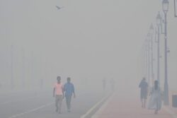 Toxic Smog Blankets Delhi, AQI Still ‘Very Poor’ At 360 As Visibility Drops Across NCR